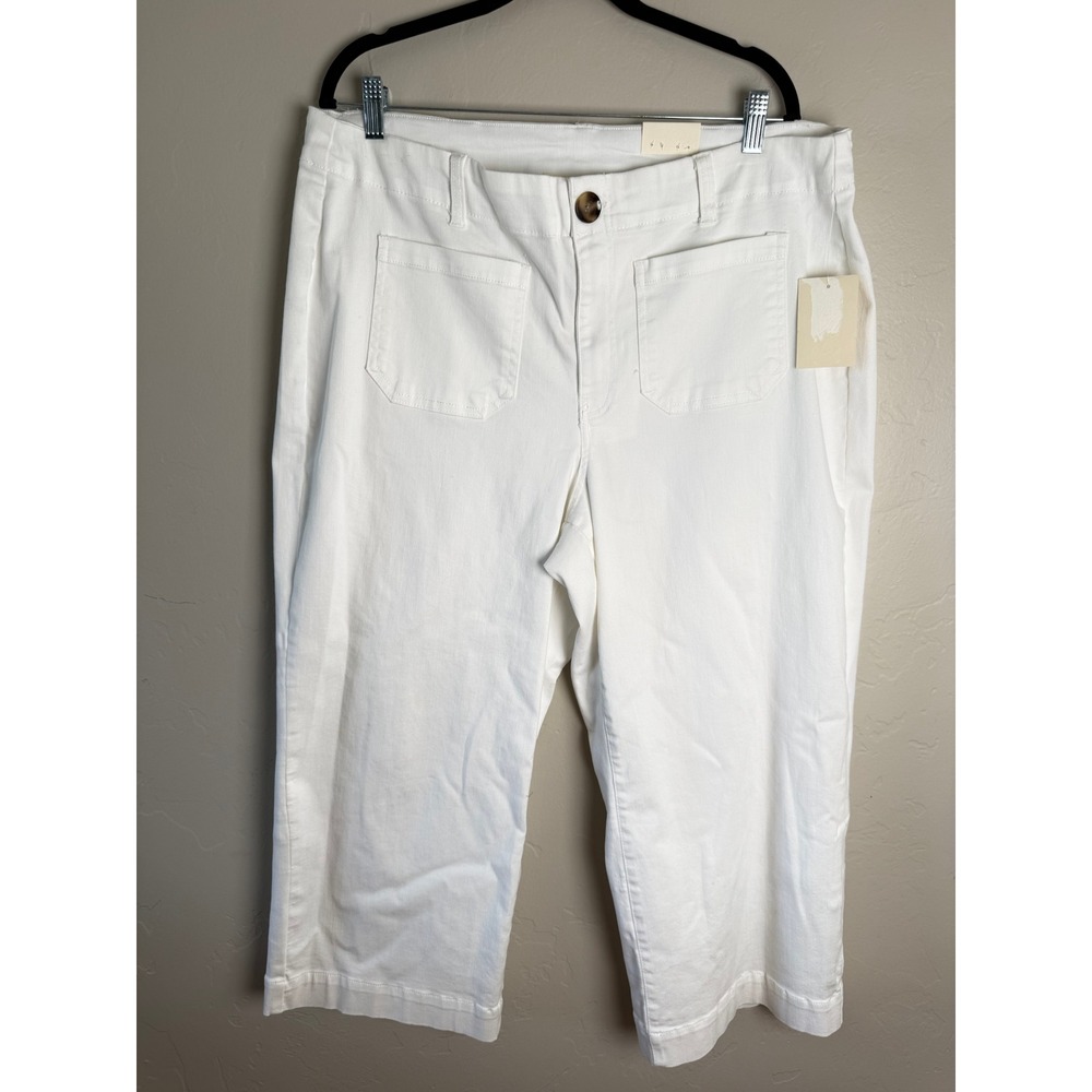 Nurture by Westbound White Denim Capri Pants Womens Stretch‎ Crop Patch Pockets